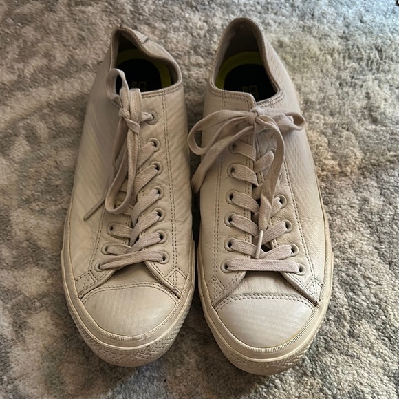 EUC Chuck Taylor Converse All Star Leather Sneakers 11 - Picture 1 of 8
